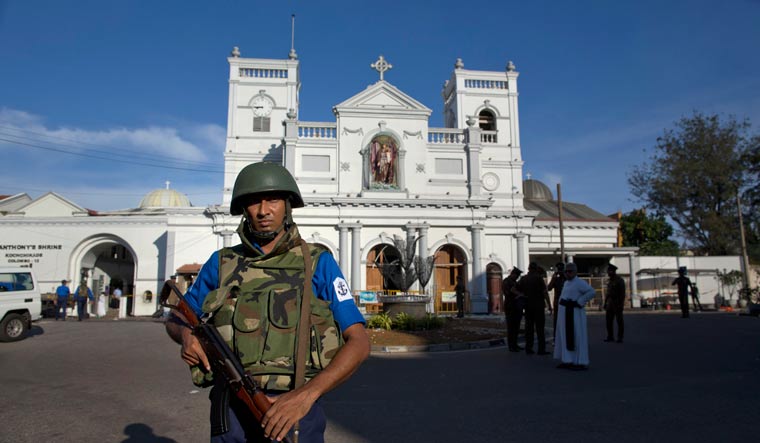 Sri Lanka blasts toll rises to 290; police arrest 24