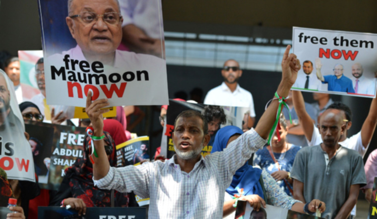 Supporters of former Maldivian president Mohamed Nasheed