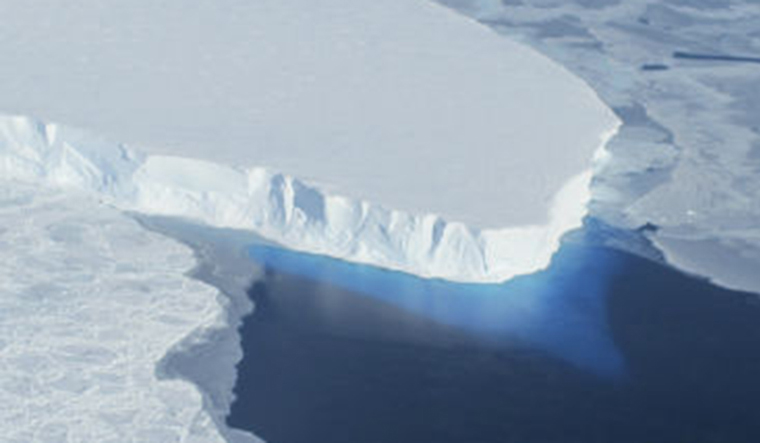 antartica-iceberg