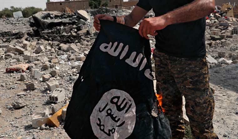 Syriac-dismantles-ISIS-flag-Syria-AP