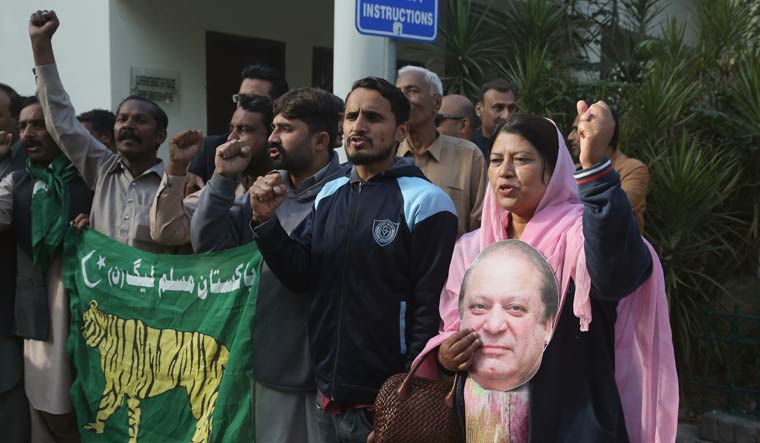 supporters-nawaz-sharif-lahore-AP