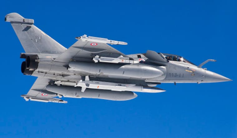 A Rafale fighter carrying the ASMPA missile under its fuselage | French Ministry of Defence