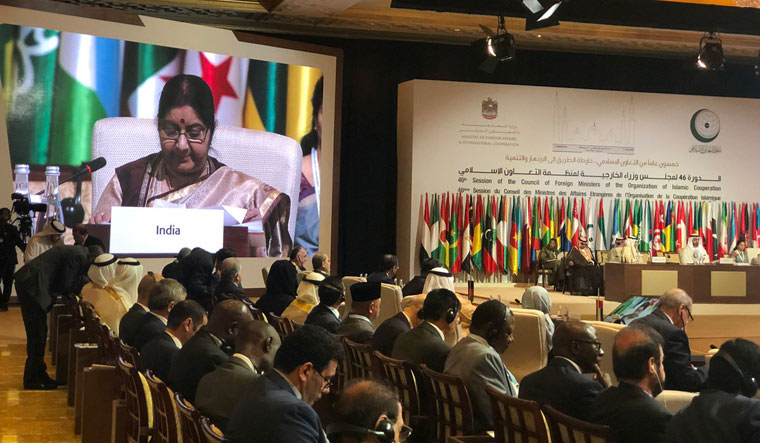 External Affairs Minister Sushma Swaraj addresses as 'Guest of Honour' at the 46th Foreign Ministers' Meeting of Organisation of Islamic Cooperation in Abu Dhabi | Twitter/OIC