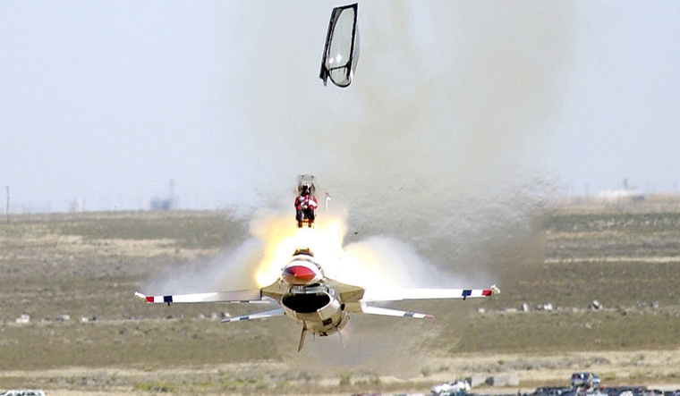 F-16 ejection seat deployment wikipedia