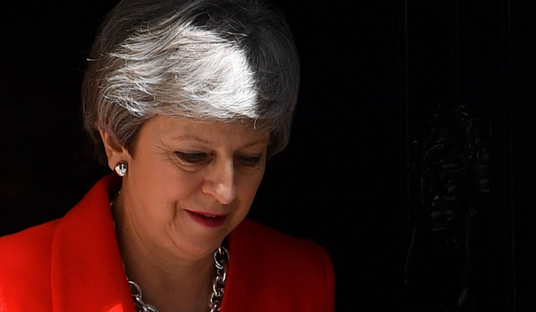 Theresa May to confirm resignation date in June
