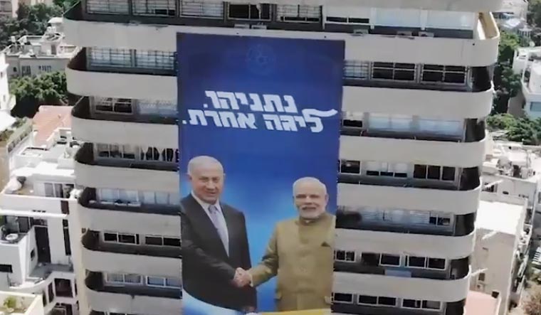 A campaign ad featuring Narendra Modi on the Likud party headquarters in Tel-Aviv | Benjamin Netanyahu Twitter