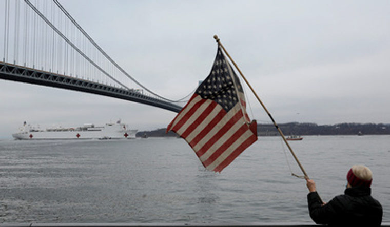 US-Flag-hospital-ship-Reuters