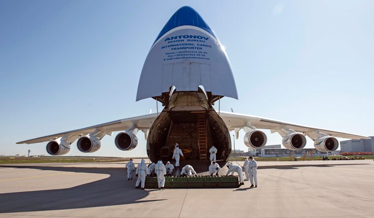 Helpers prepare the unloading of the Antonov An-225, the world's largest operational cargo plane, which is bringing more than eight million protective face masks from Chinese town Tianjin as a Bundeswehr transport to the Leipzig/Halle airport in Leipzig, Germany, Monday, April 27, 2020 | AP