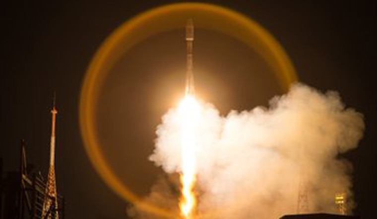 OneWeb-Satellite-launch-rocket-OneWebTwitter