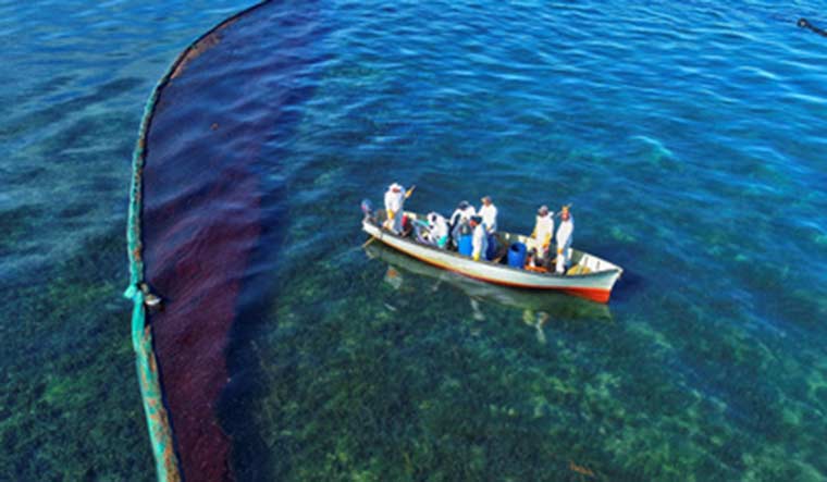 Mauritius-oil-spill-reuter