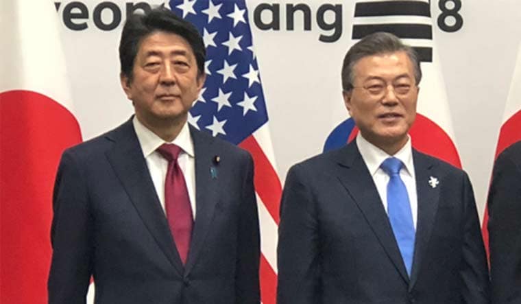 Japanese president Shinzo Abe and South Korean President Moon Jae-in | Wikimedia Commons