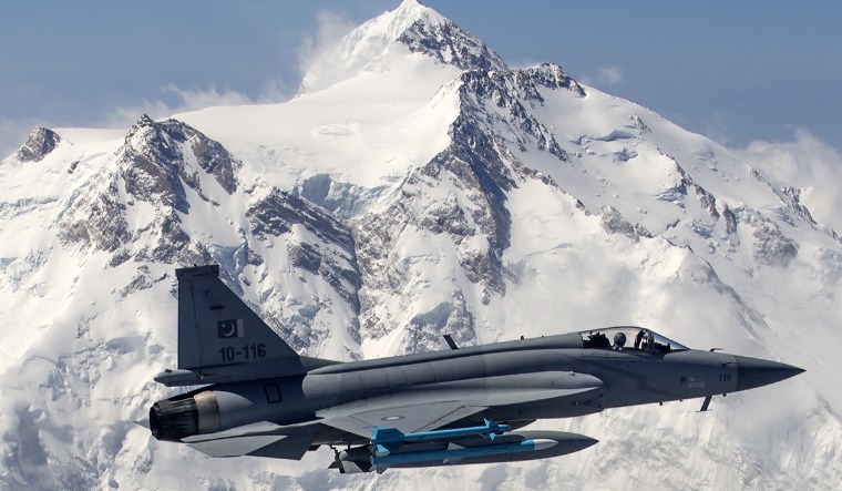 A Pakistani Air Force JF-17 | Asuspine via Wikimedia Commons