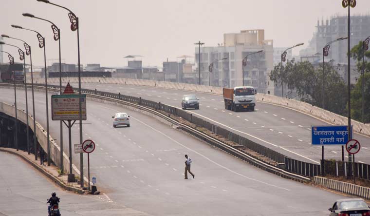 mumbai-lockdown-expressway-pti
