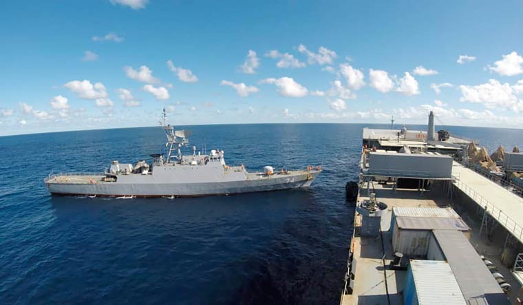 Iranian-navy-destroyer-ap