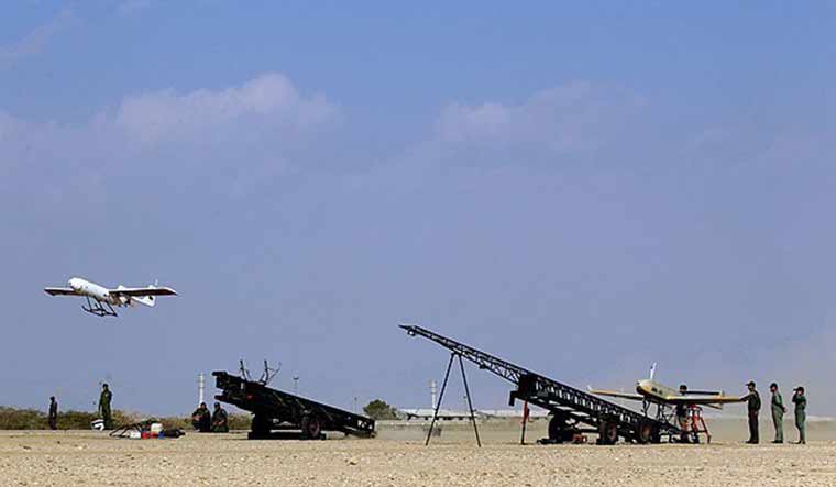 A Mohajer-2N (left, in flight) along with a Mohajer-4 (right, on launcher) at Iran's "Muhammad Rasullullah" wargames exercise in Jask port in 2014 | Fars News 
