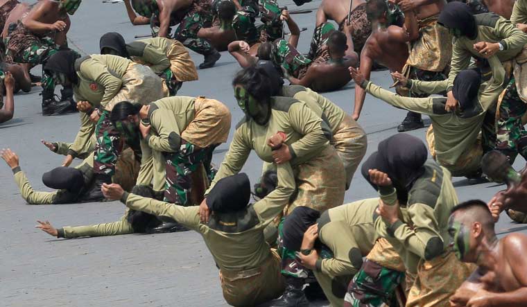 indonesia-women-army-ap