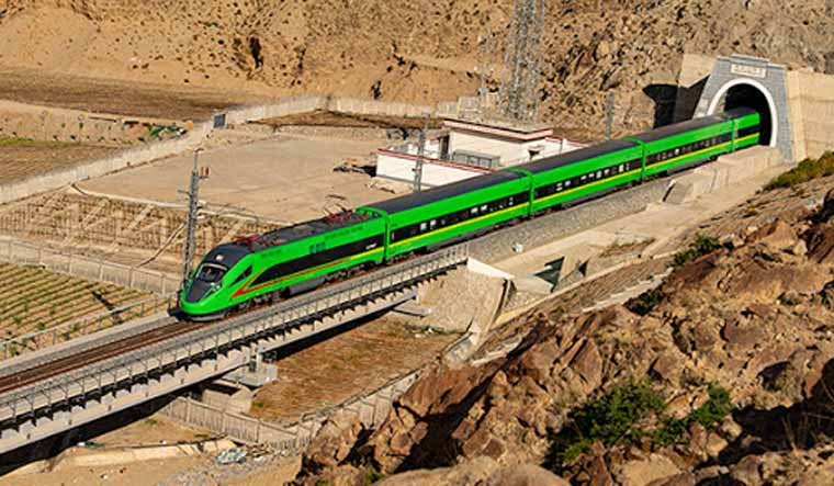 The Fuxing bullet train in Tibet | The State Council of the People's Republic of China