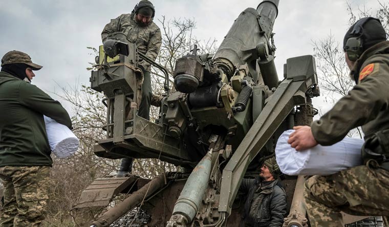 Ukraine soldiers fighting Russia
