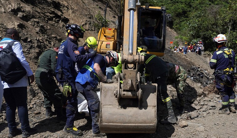 Members of rescue teams work in the operation to rescue the bodies of the deceased after a bus was buried by a landslide due to heavy rains in Pueblo Rico, Colombia December 5, 2022. REUTERS/Alexis Munera NO RESALES. NO ARCHIVES