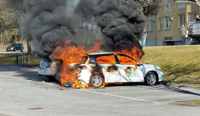 Smoke billows from a burning car during a riot ahead of a demonstration planned by Danish anti-Muslim politician Rasmus Paludan and his Stram Kurs party, which was to include a burning of the Muslim holy book Koran, in Navestad, Norrkoping, Sweden April 17, 2022 | Reuters