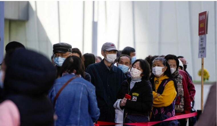 People line up to buy food at a main shopping area following the coronavirus disease (COVID-19) outbreak in Shanghai, China March 29, 2022 | Reuters