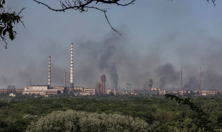 Smoke rises after a military strike on a compound of Sievierodonetsk's Azot Chemical Plant, amid Russia's attack on Ukraine, in the town of Lysychansk, Luhansk region, Ukraine June 10, 2022. Picture taken June 10, 2022. REUTERS/Oleksandr Ratushniak