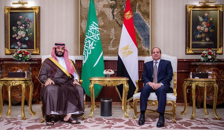 Saudi Crown Prince Mohammed bin Salman meets Egyptian President Abdel Fattah al-Sisi upon his arrival in Cairo, Egypt, June 20, 2022. Saudi Press Agency/Handout via REUTERS ATTENTION EDITORS - THIS IMAGE HAS BEEN SUPPLIED BY A THIRD PARTY. MANDATORY CREDIT