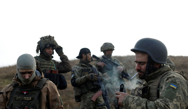 Ukraine soldiers fighting 