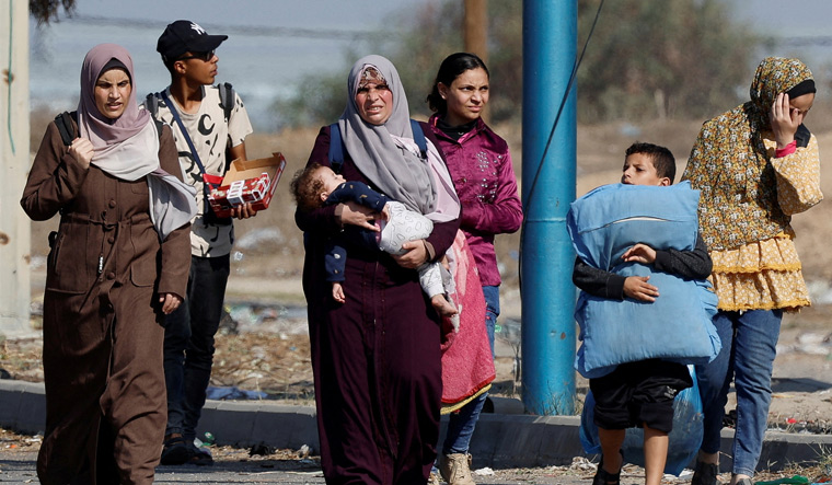 Palestinians flee towards South Gaza