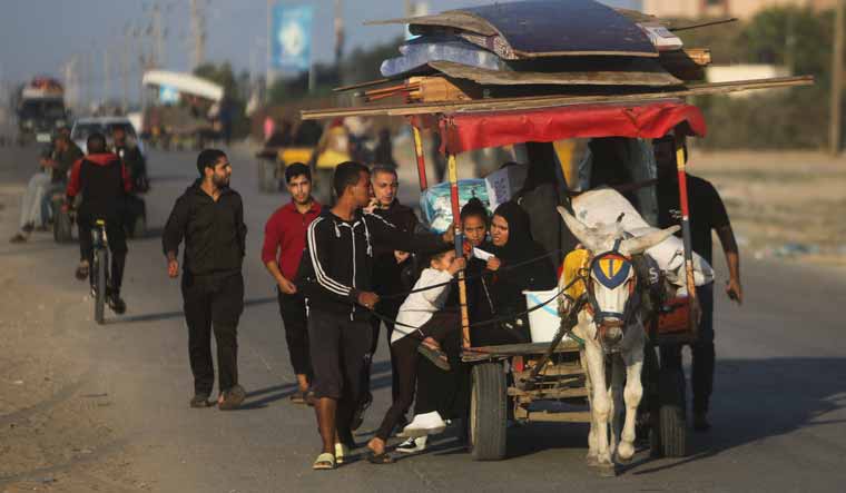 Palestinians flee the Israeli ground offensive in Khan Younis, Gaza Strip | AP