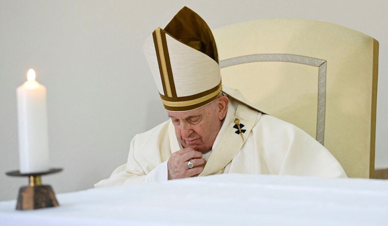 Pope Francis visits Casal del Marmo juvenile prison for foot washing Mass in Rome, Italy April 6, 2023. Vatican Media/­Handout via REUTERS ATTENTION EDITORS - THIS IMAGE WAS PROVIDED BY A THIRD PARTY.