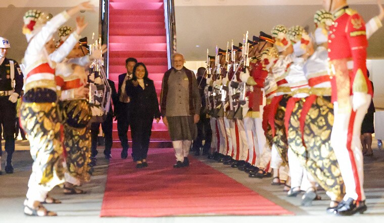 Prime Minister Narendra Modi, who arrived at Jakarta to attend the ASEAN-India Summit, being welcomed at the airport | X