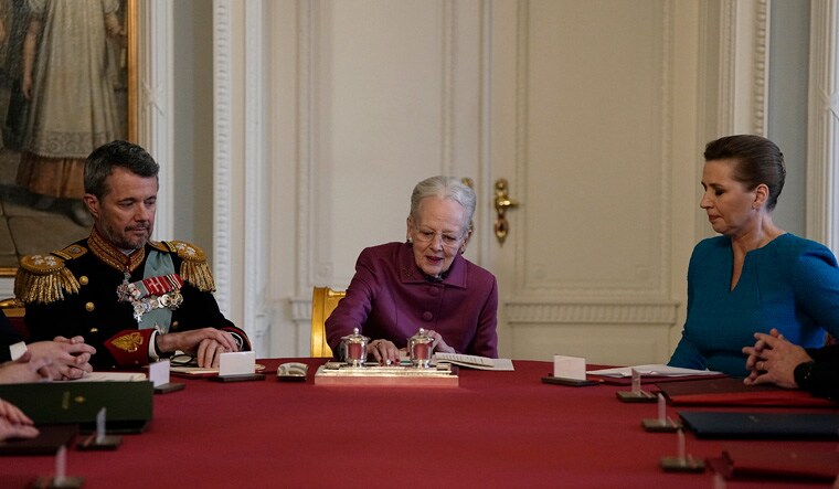 Denmark-queen-signs-abdication-ap