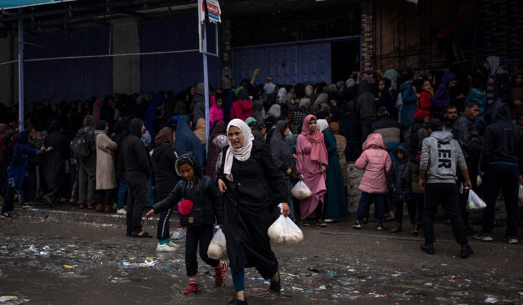 Palestinians-rafah-ap