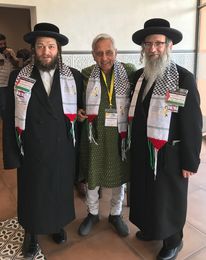 Mani Shankar Aiyar with two Jewish delegates in Johannesburg.