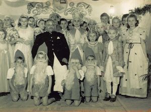 Jam Sahib Digvijaysinhji (wearing black coat) with Polish children in 1945 | Wieslaw Stypula collection