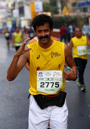 Leg work | Rahul runs the Mumbai marathon