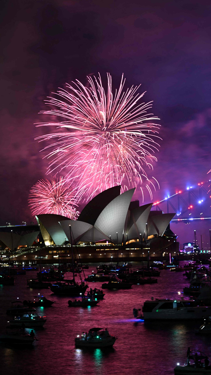 New Year 2025: Sydney lits up as celebrations begin | IN PICS 