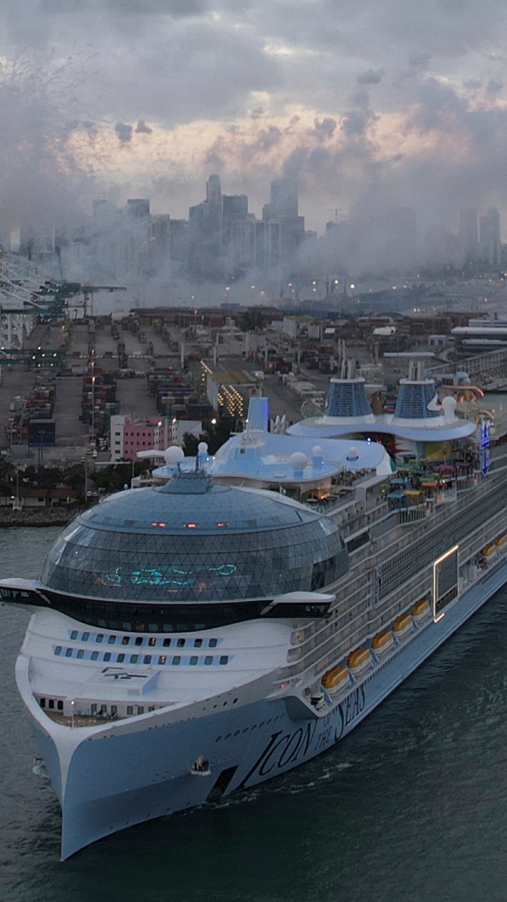IN PICS: 'Icon of the Seas', world's largest cruise ship, sets sail from Miami | 10 Points