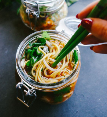 mason-jar-instant-noodles