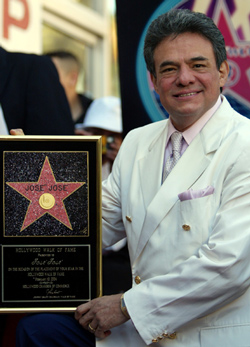 Jose Jose after receiving a star on the Hollywood Walk of Fame| Reuters