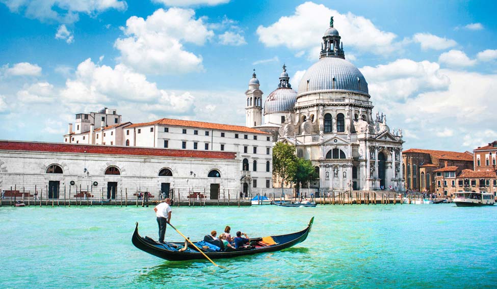 Venice tourist group ban