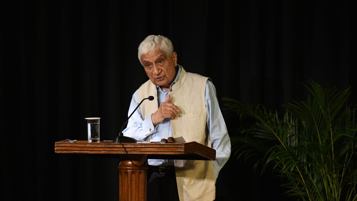 Dr-Deepak-Nayyyar - 1