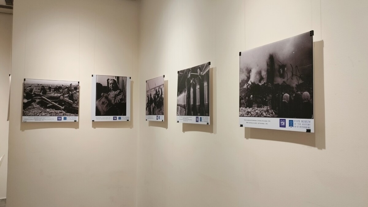 B. Kudoyarov's photos at the Russian Centre of Science and Culture in New Delhi