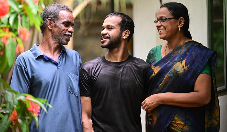 29-Syam-Kumar-with-parents-Sreekumar-K-and-Saralakumari