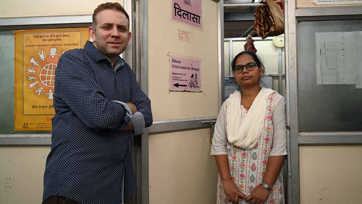 25-Anshit-Baxi-of-CEHAT-with-a-colleague