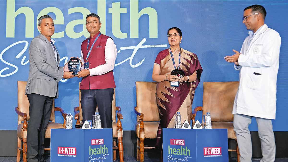(From left) Senior Assistant News Editor Maijo Abraham felicitating the panel of Dr Sushant Mittal, Action Cancer Hospital; Dr Jyoti Wadhwa, Apollo Athenaa; and Dr Krishna Murty, Subharti Hospital.