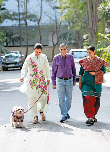 Home team: Saina with her parents, Harvir Singh Nehwal and Usha, and the family dog Chopsy | Satynarayana Gola