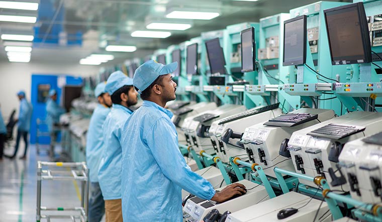 52-Workers-at-a-factory-in-Noida,-Uttar-Pradesh