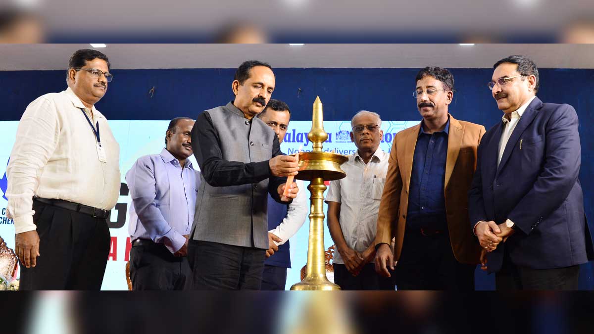 Spreading light: S. Nasser Khan, commissioner, customs and GST, lighting the lamp with John Sudhir Abraham, regional head, Malayala Manorama, Chennai; S. Balakrishna, additional commissioner, GST; Sivaprakash Baddi, additional commissioner, CGST; S. Gnanakumar, additional commissioner, tax research unit and intelligence; N. Ajithkumar, deputy commissioner, CGST; and Ashwani Kumar Bhatia, managing director, ARS Steel.